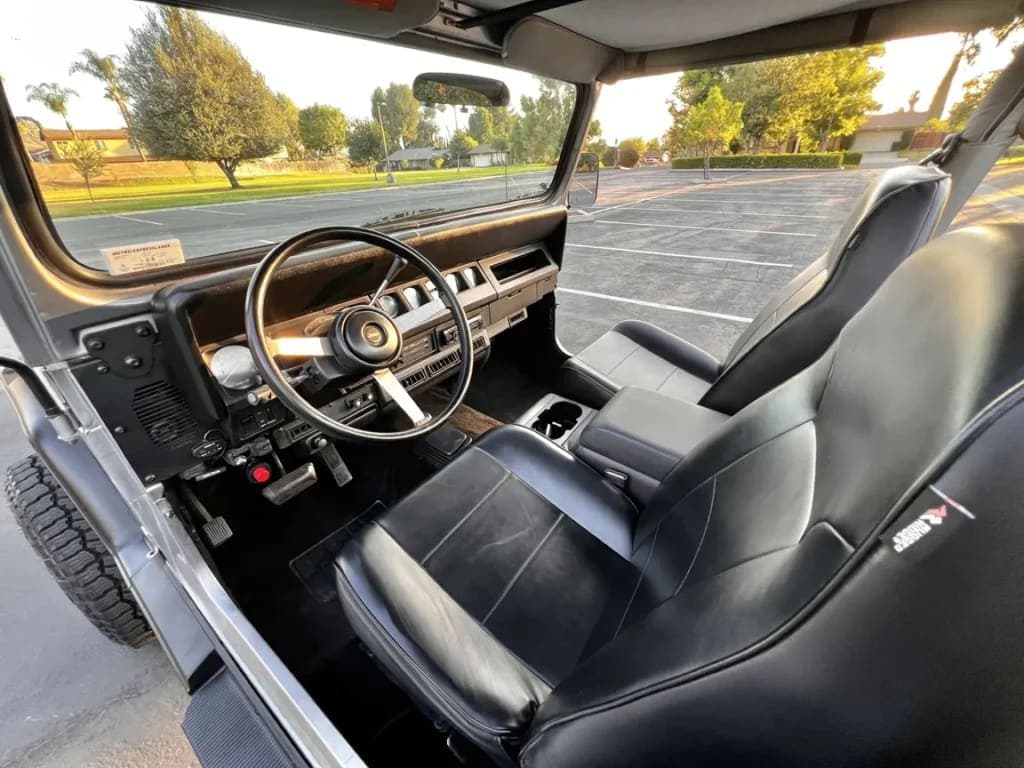 1988 Jeep Wrangler Laredo 4.2, view