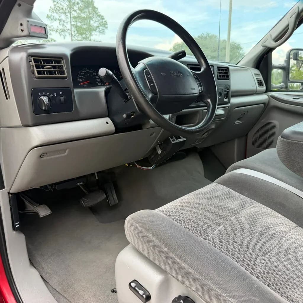 2002 Ford F-350 Super Duty XLT, view