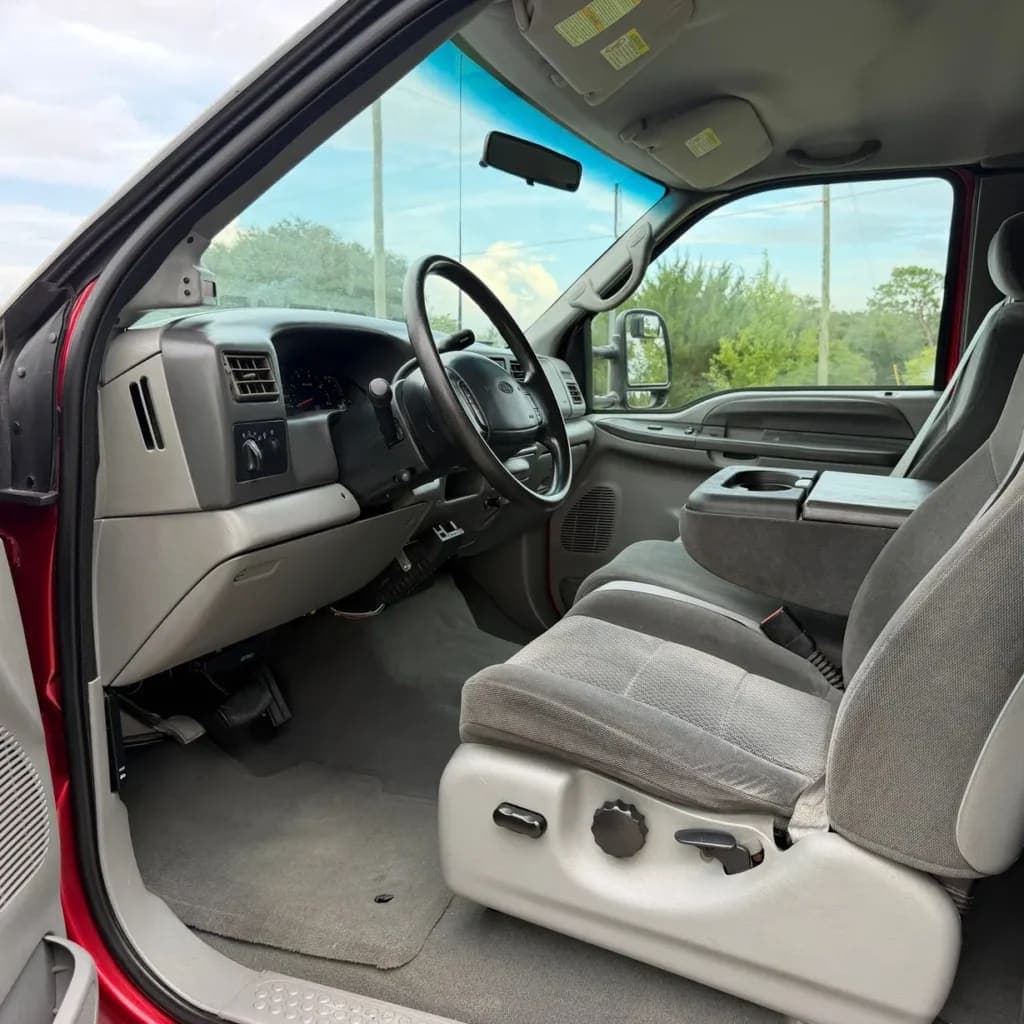 2002 Ford F-350 Super Duty XLT, view