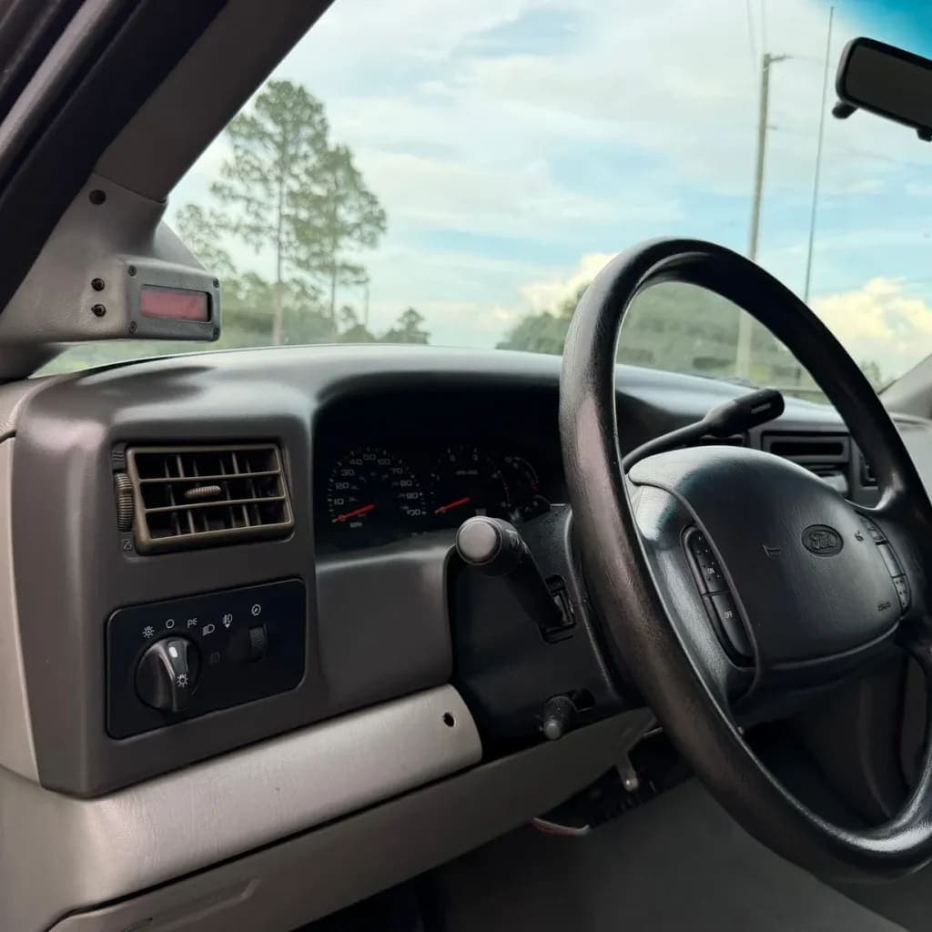 2002 Ford F-350 Super Duty XLT, view