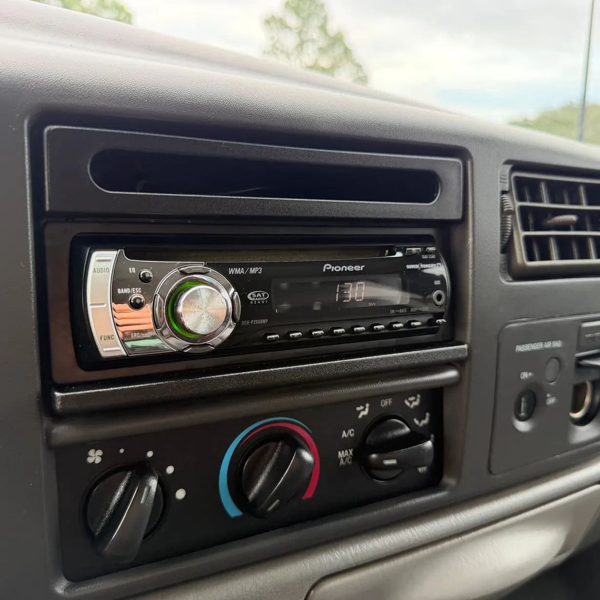 2002 Ford F-350 Super Duty XLT, view