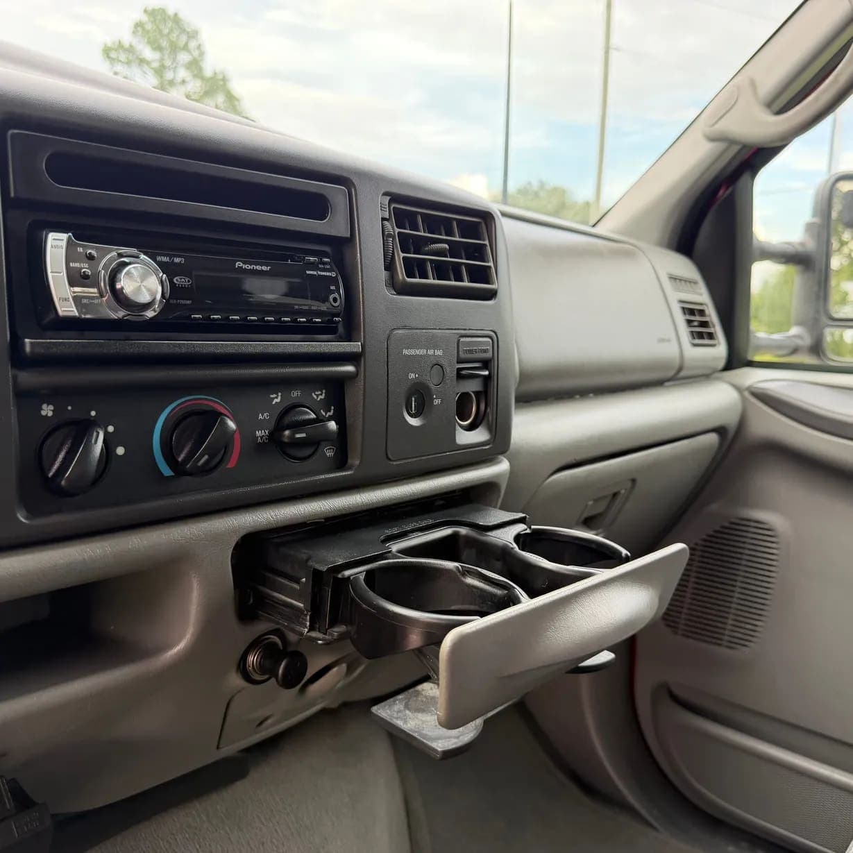 2002 Ford F-350 Super Duty XLT, view