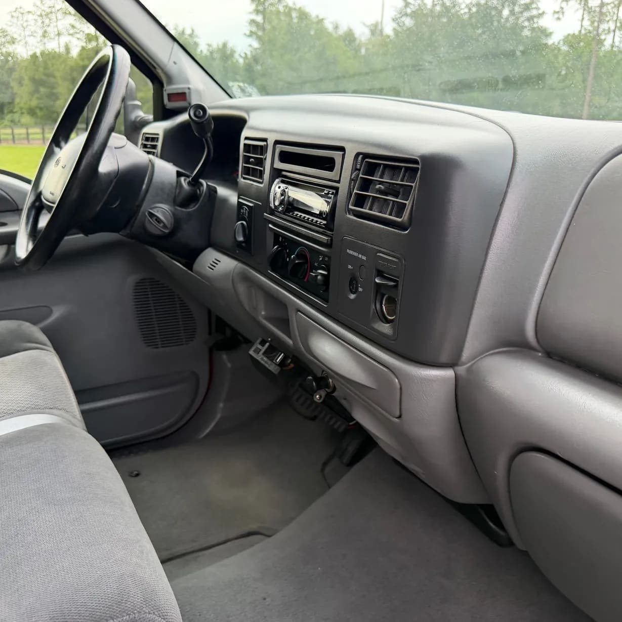 2002 Ford F-350 Super Duty XLT, view