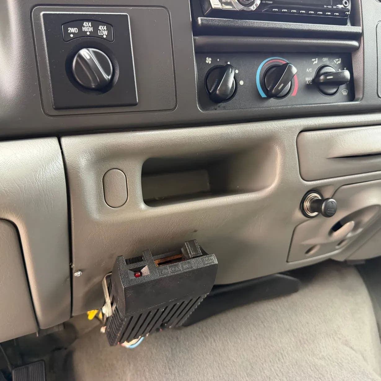 2002 Ford F-350 Super Duty XLT, view