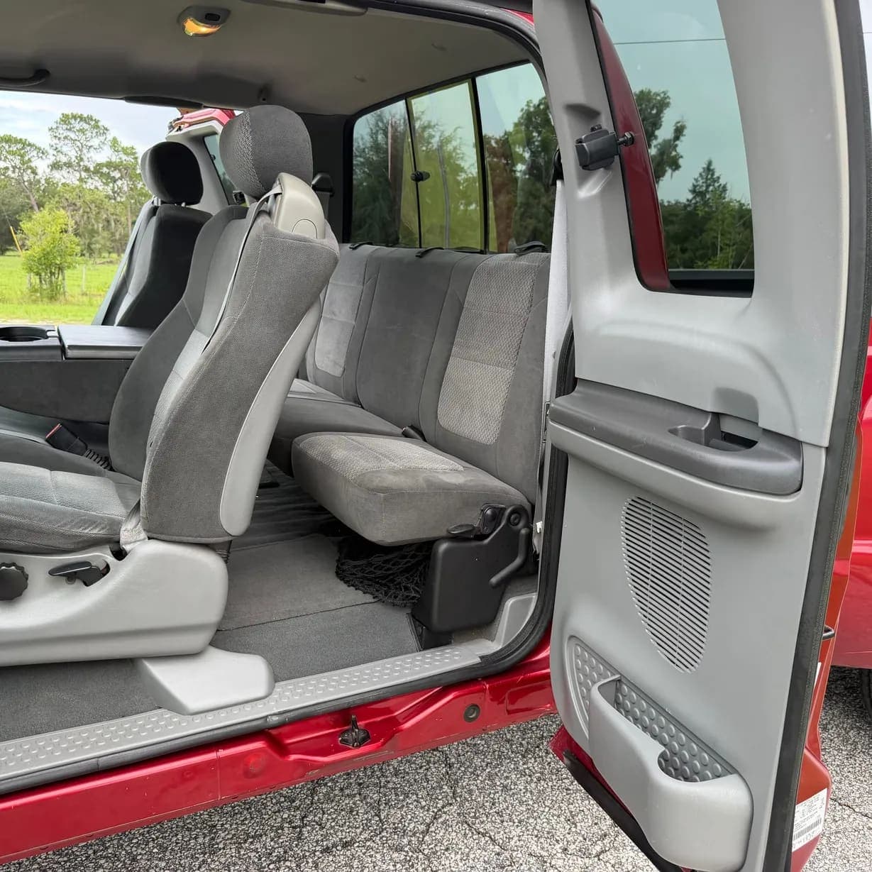 2002 Ford F-350 Super Duty XLT, view
