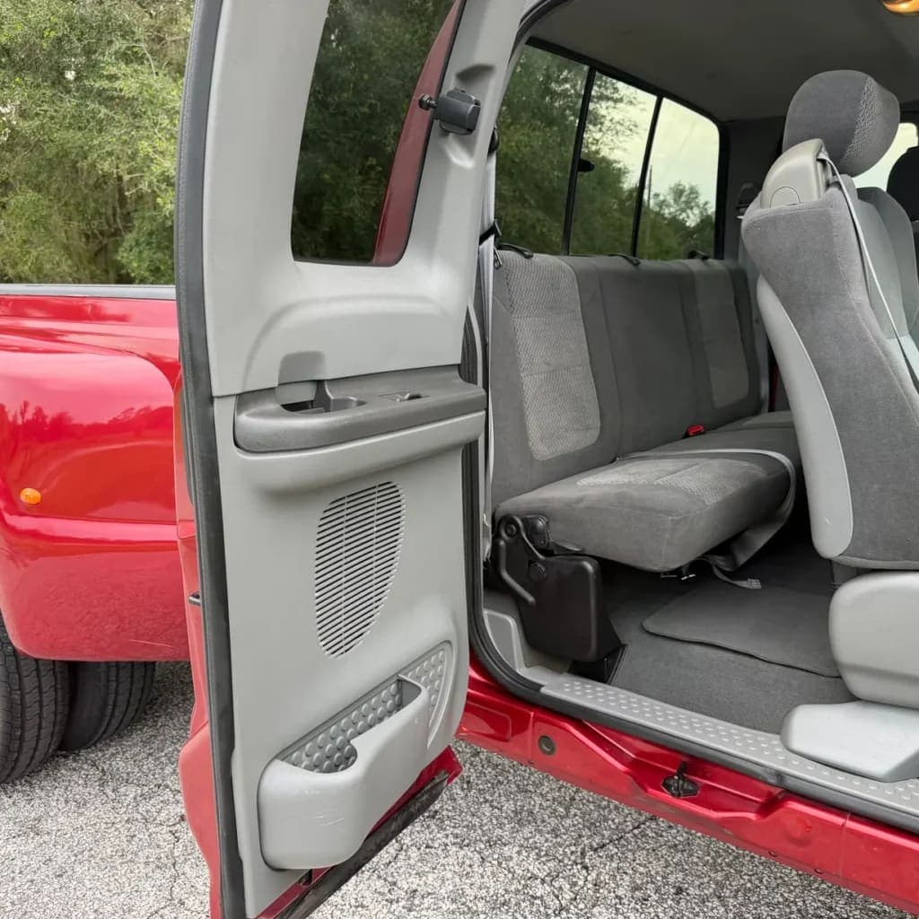 2002 Ford F-350 Super Duty XLT, view