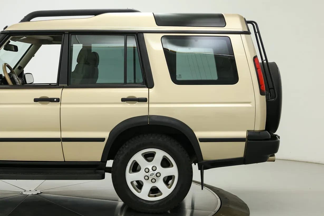 2004 Land Rover Discovery II SE, view