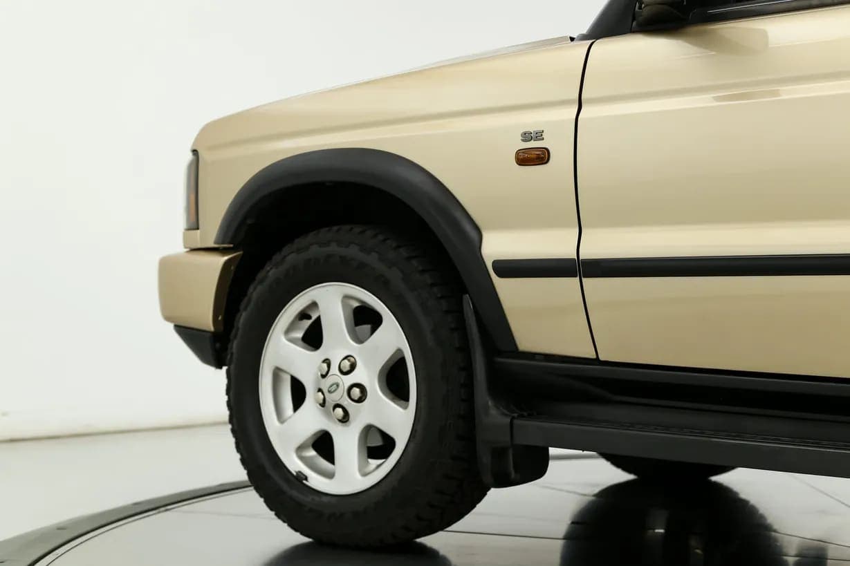 2004 Land Rover Discovery II SE, view