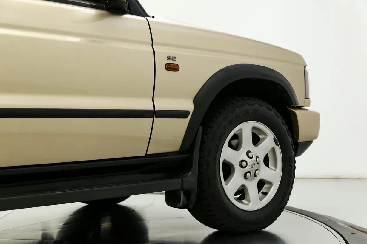 2004 Land Rover Discovery II SE, view