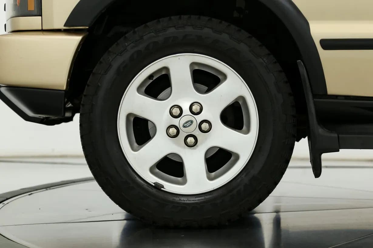 2004 Land Rover Discovery II SE, view