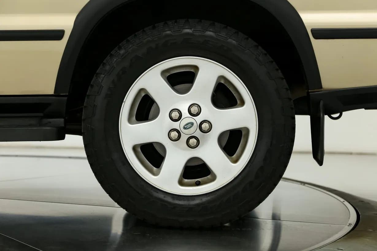 2004 Land Rover Discovery II SE, view