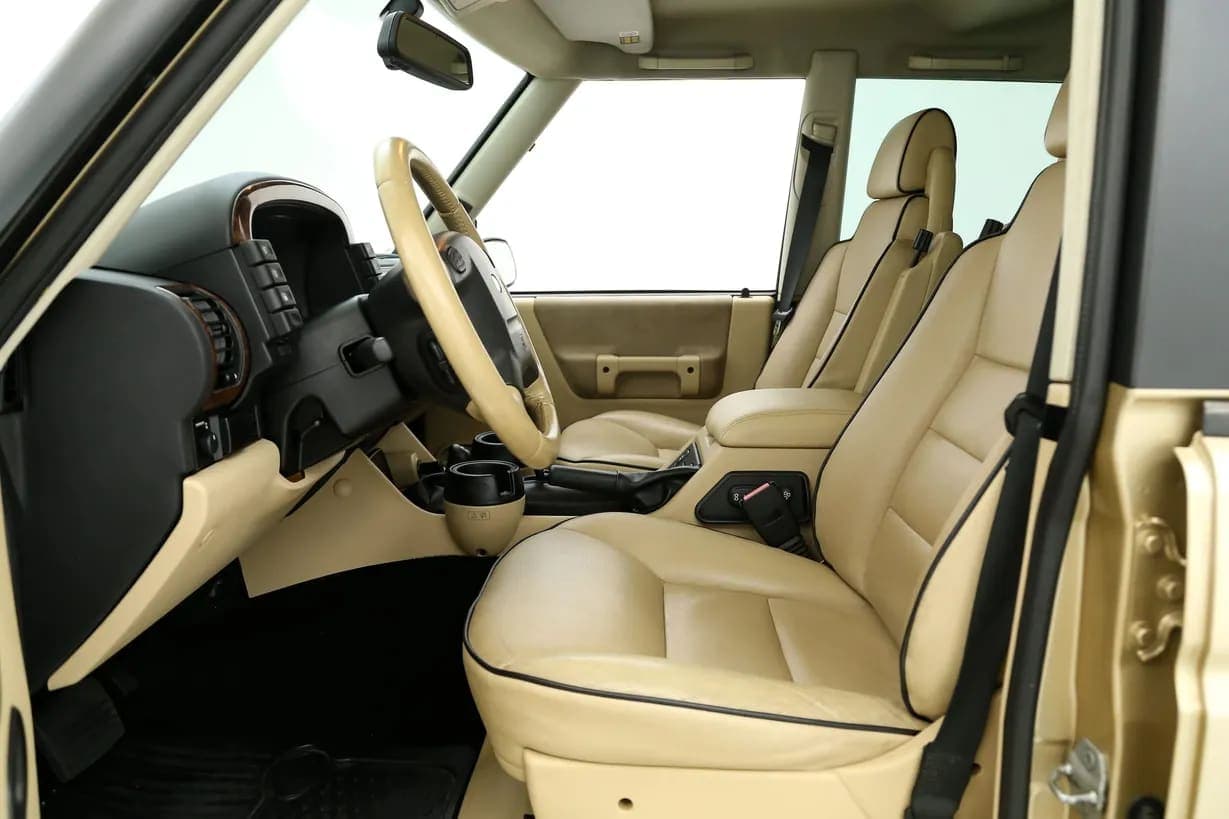 2004 Land Rover Discovery II SE, view