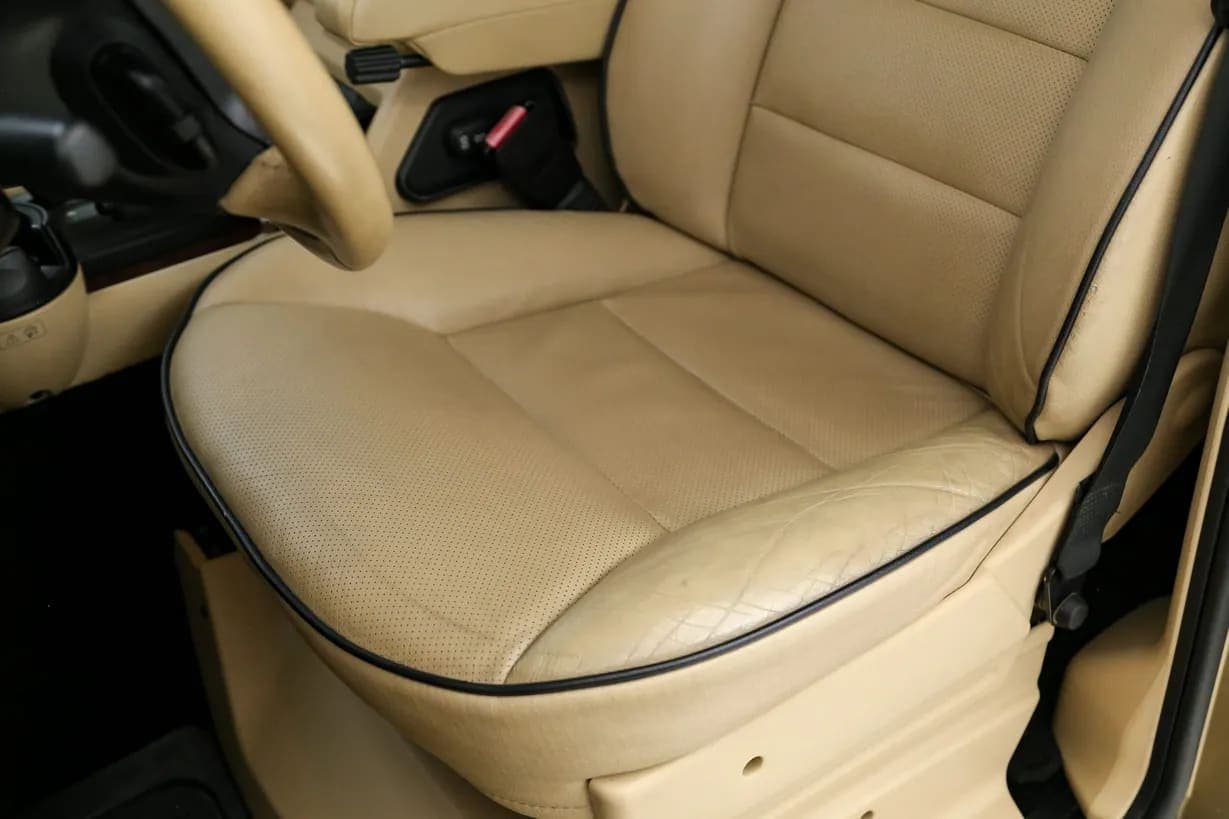 2004 Land Rover Discovery II SE, view