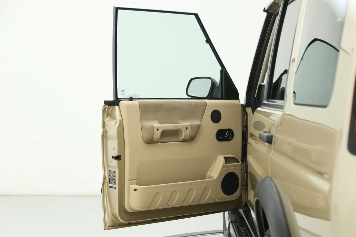 2004 Land Rover Discovery II SE, view