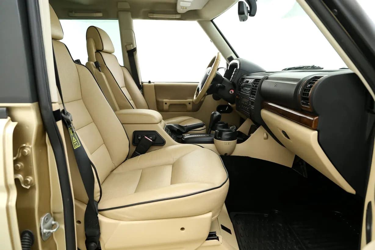 2004 Land Rover Discovery II SE, view