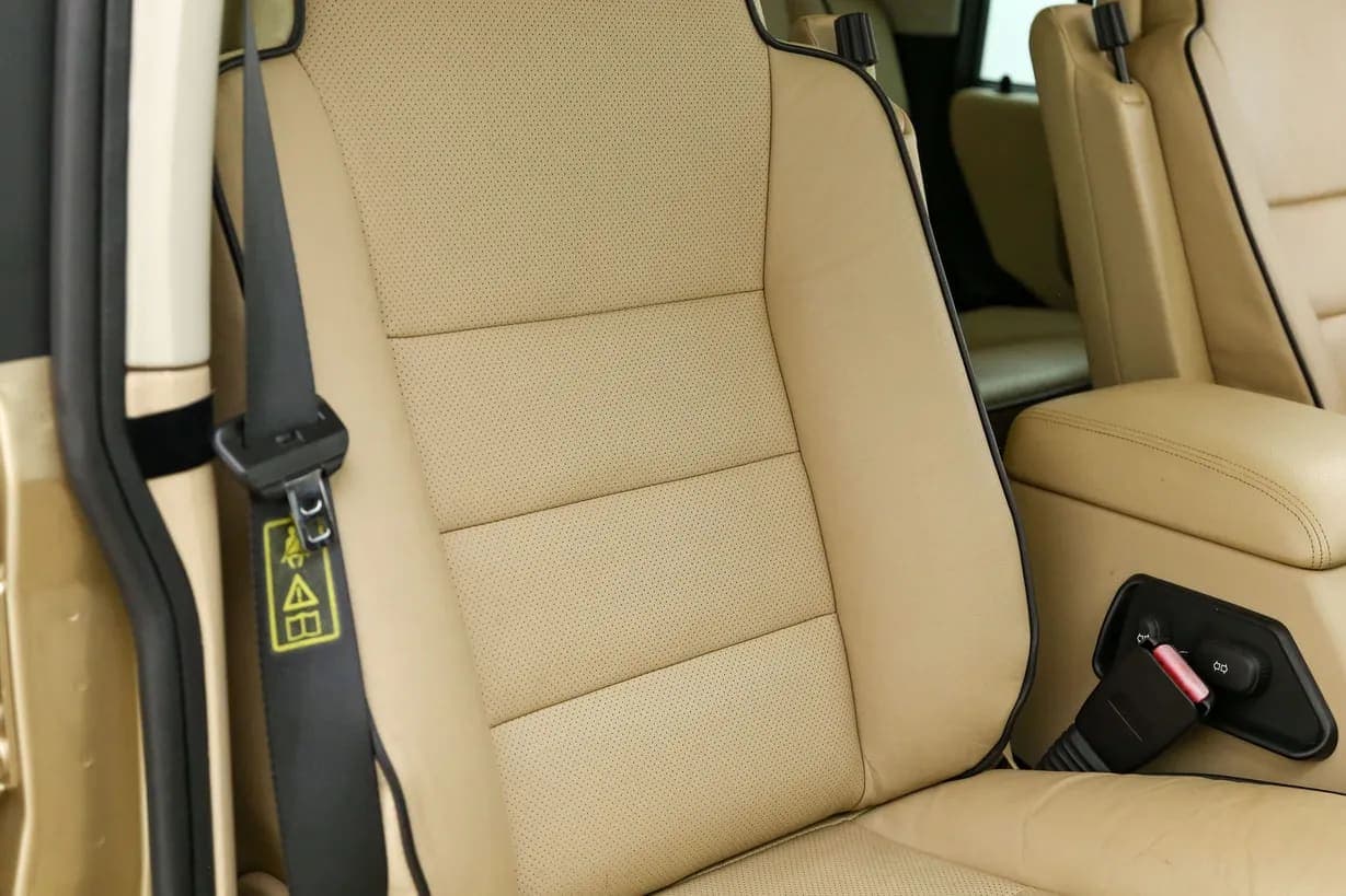 2004 Land Rover Discovery II SE, view
