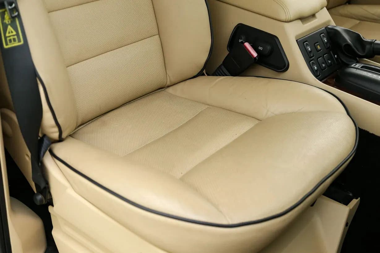 2004 Land Rover Discovery II SE, view