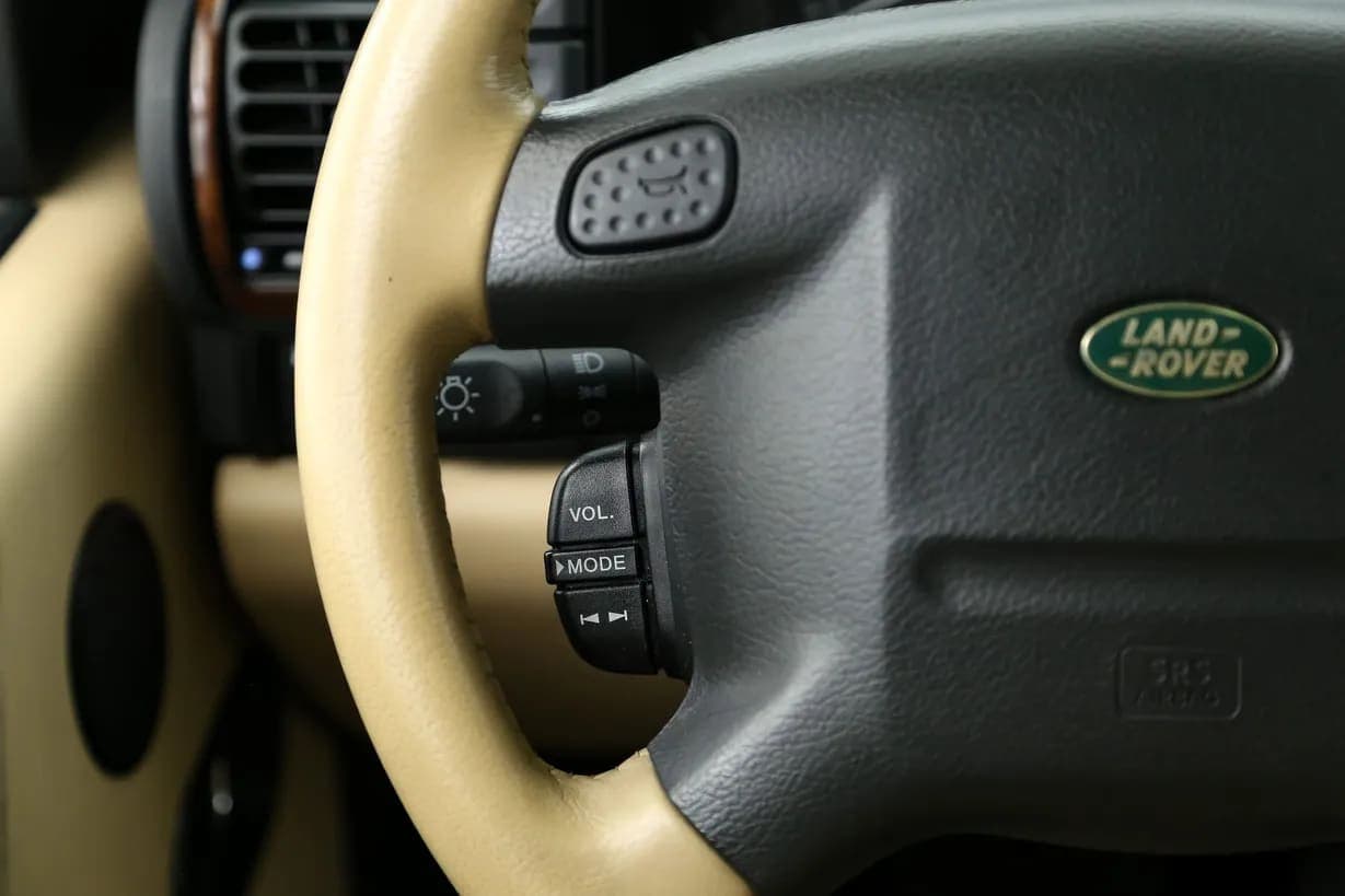 2004 Land Rover Discovery II SE, view