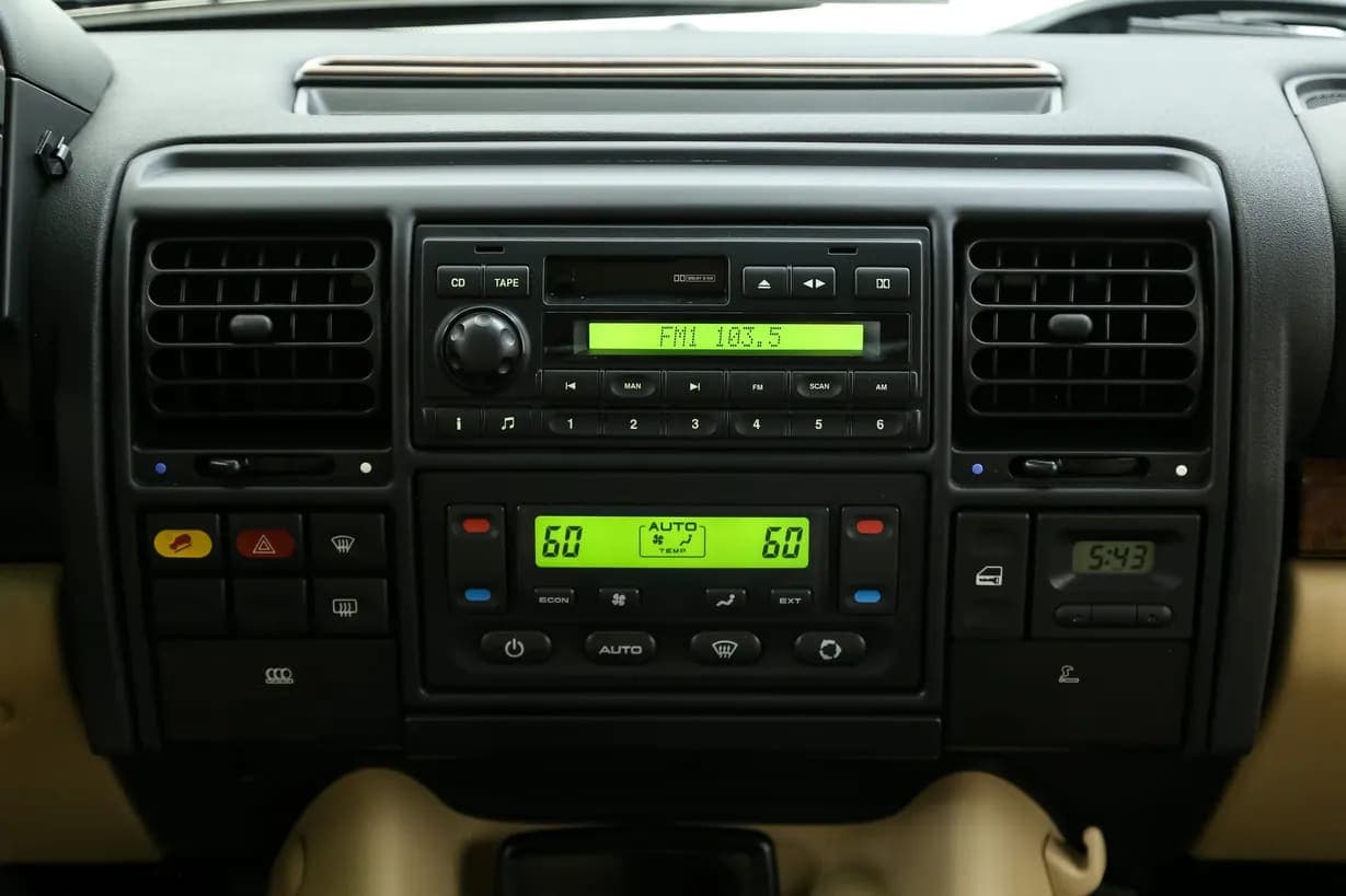 2004 Land Rover Discovery II SE, view