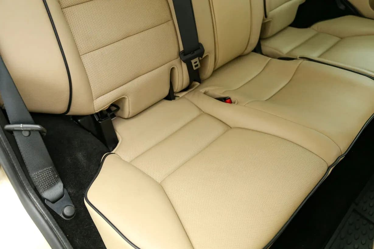 2004 Land Rover Discovery II SE, view