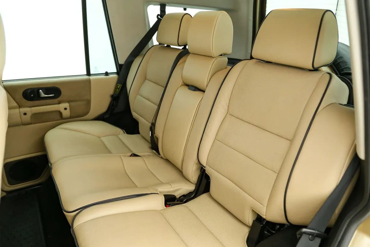 2004 Land Rover Discovery II SE, view