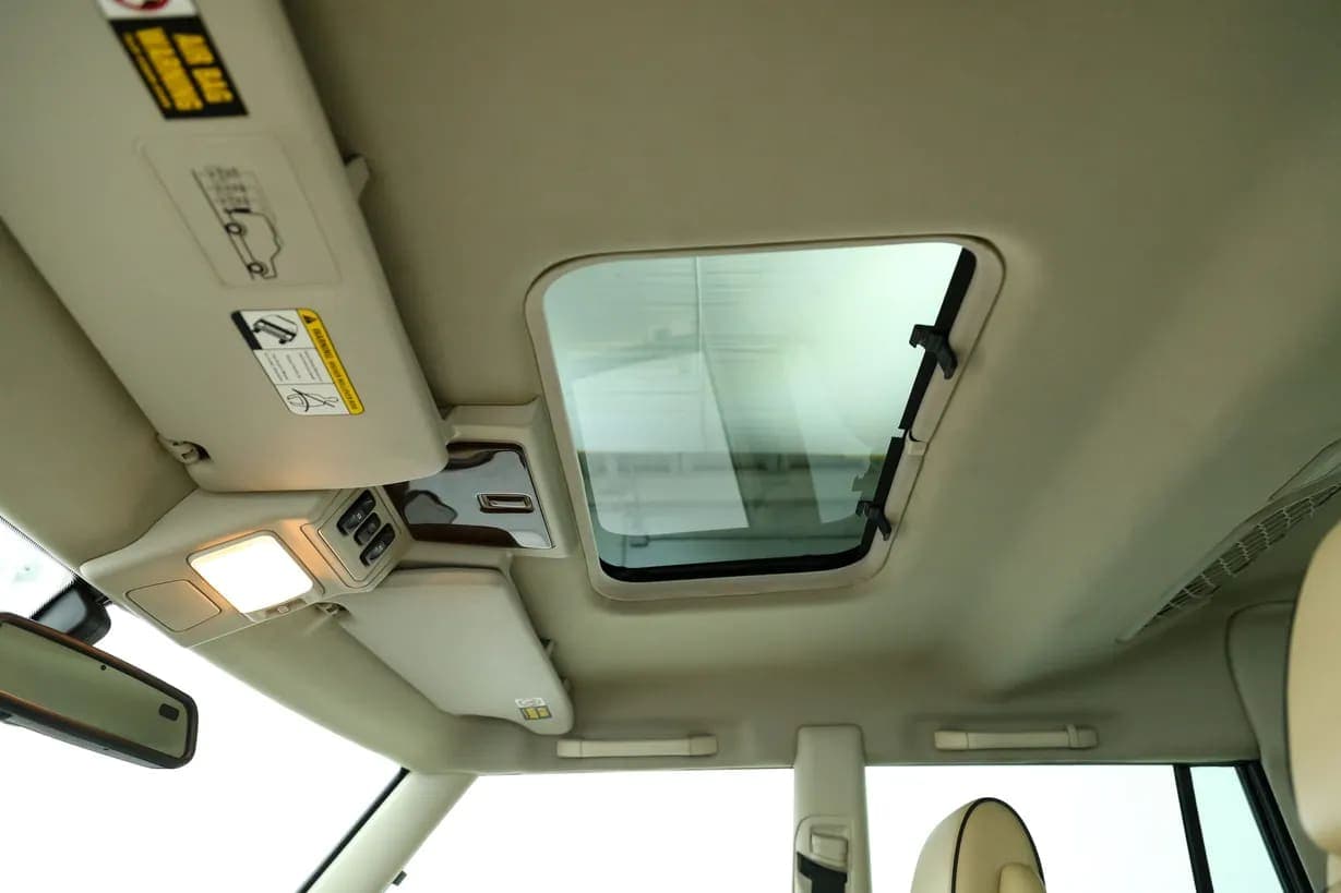 2004 Land Rover Discovery II SE, view