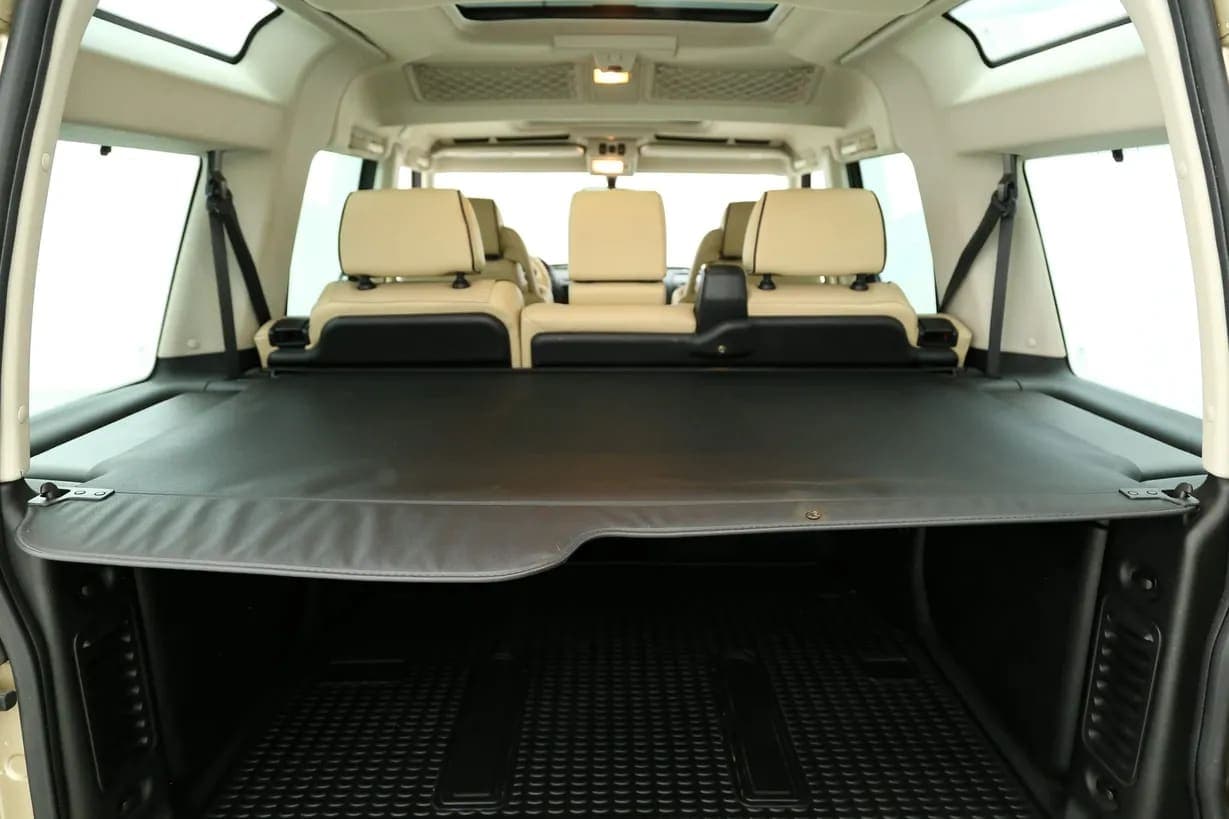 2004 Land Rover Discovery II SE, view