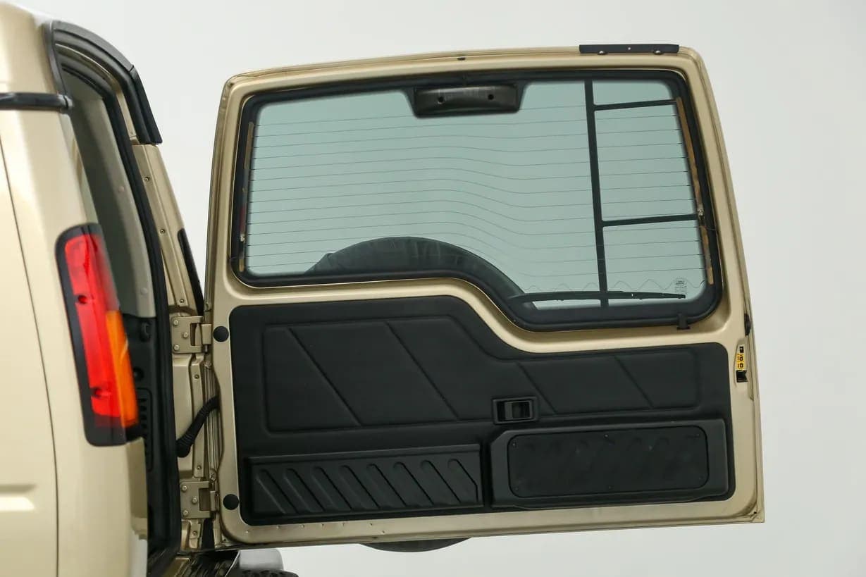2004 Land Rover Discovery II SE, view
