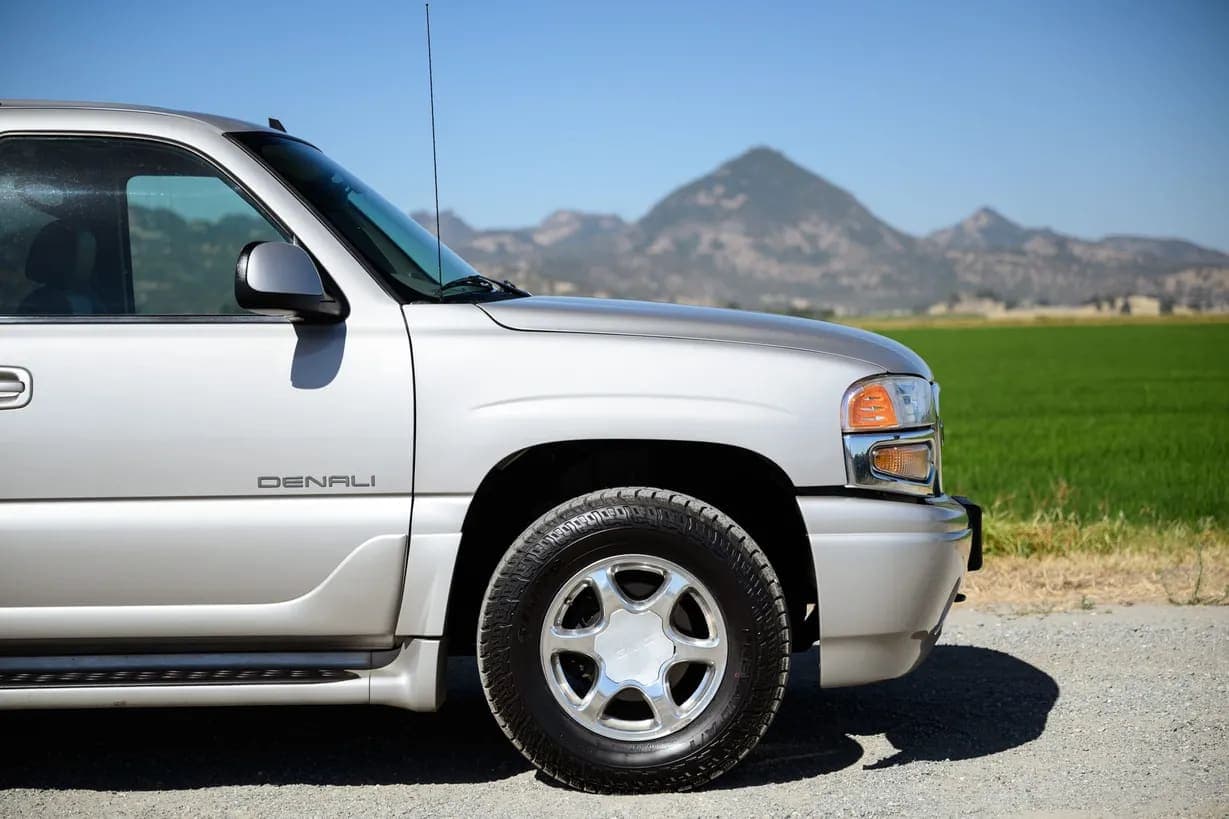 2006 GMC Yukon Denali, view