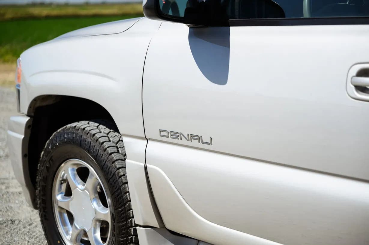 2006 GMC Yukon Denali, view