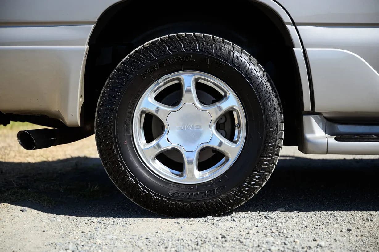 2006 GMC Yukon Denali, view