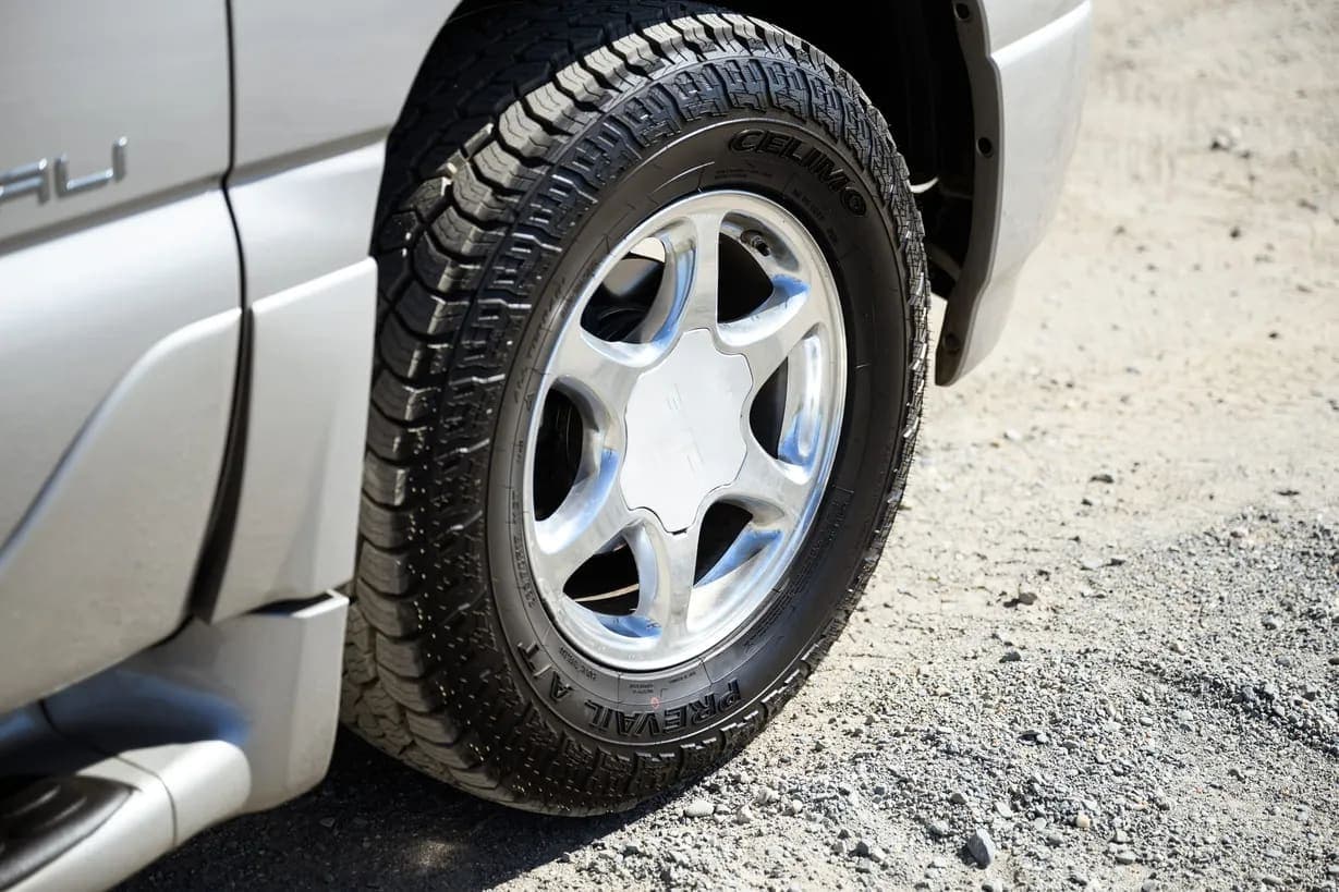 2006 GMC Yukon Denali, view