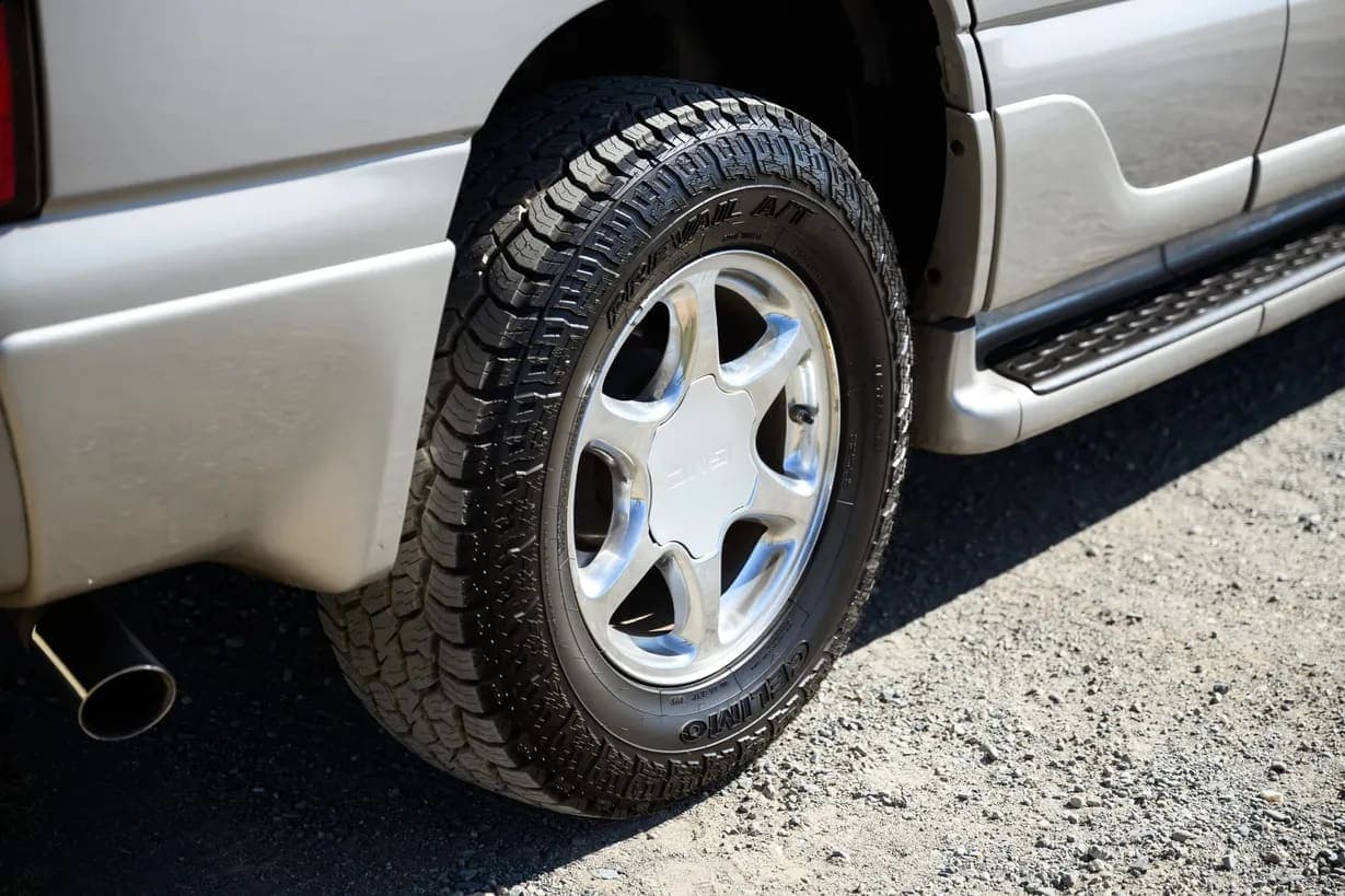 2006 GMC Yukon Denali, view