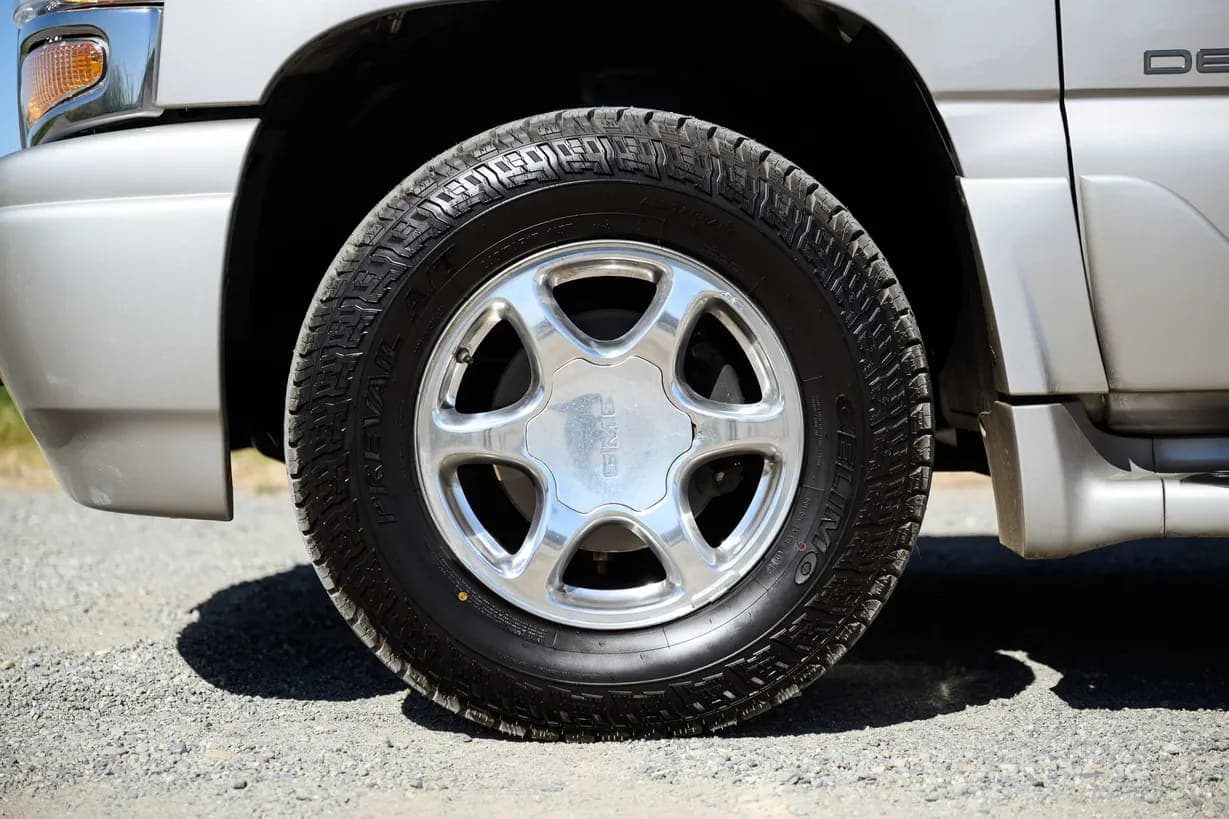2006 GMC Yukon Denali, view
