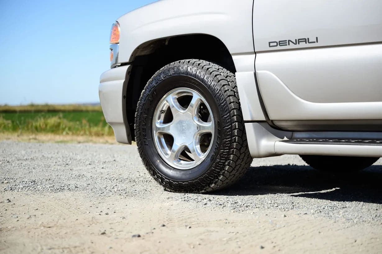 2006 GMC Yukon Denali, view