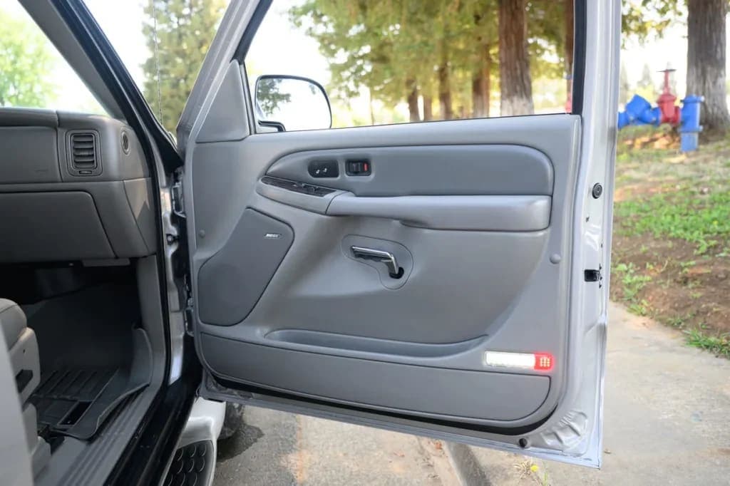 2006 GMC Yukon Denali, view