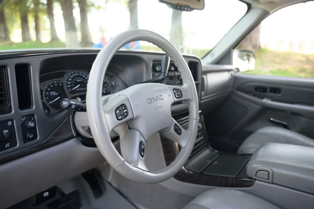 2006 GMC Yukon Denali, view