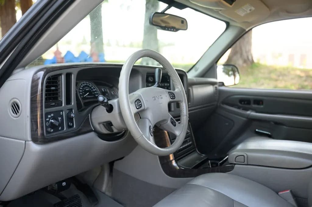 2006 GMC Yukon Denali, view
