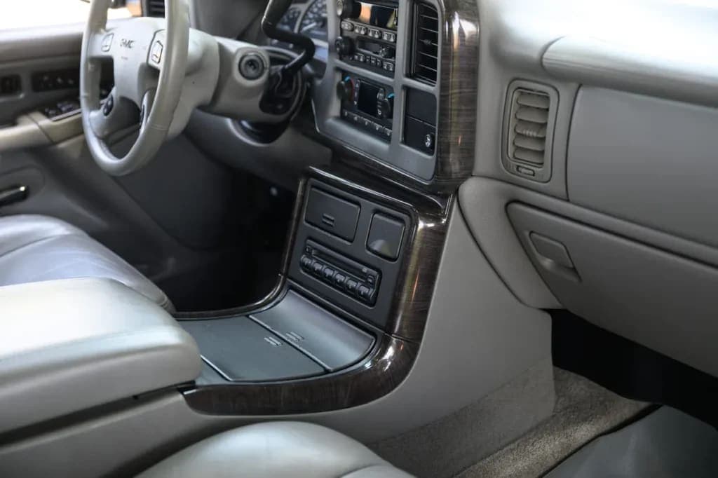 2006 GMC Yukon Denali, view