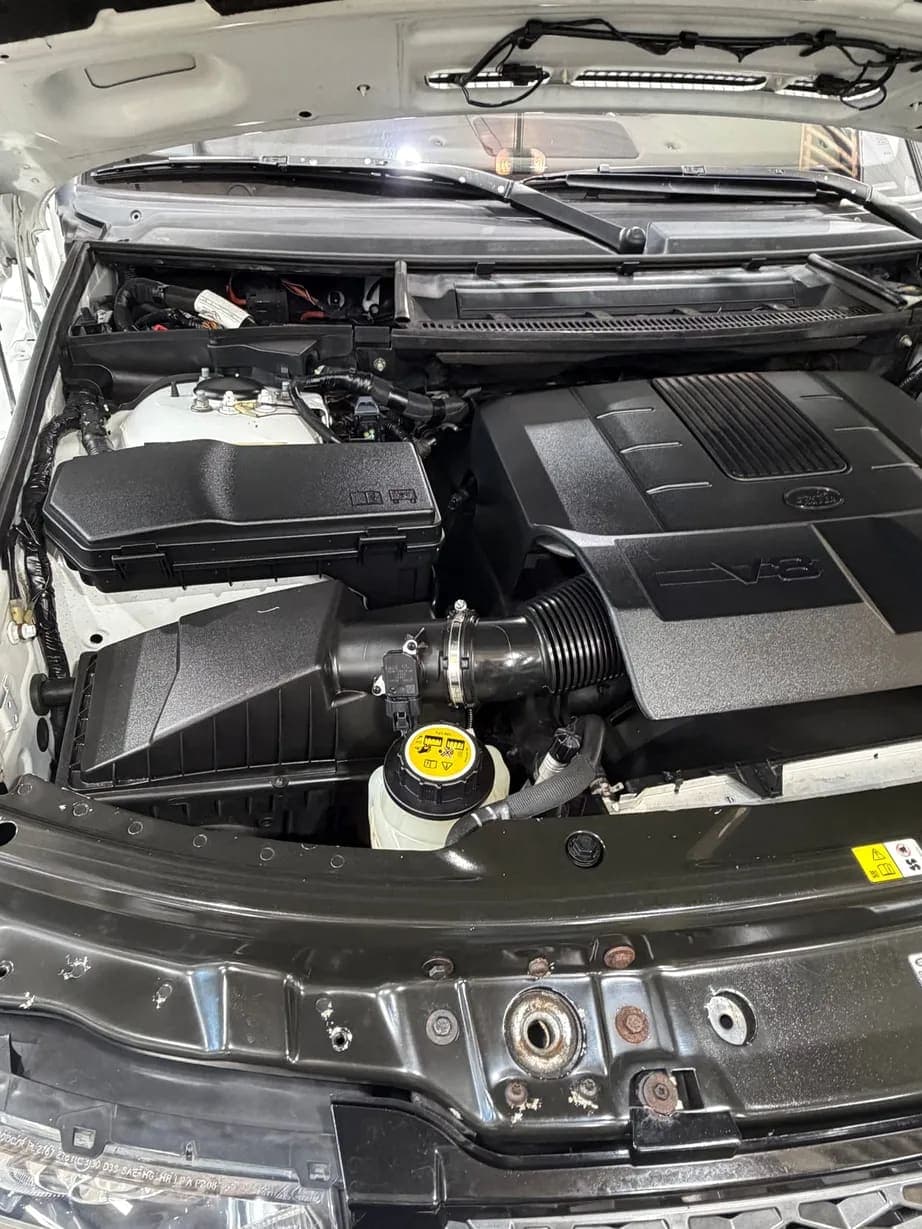 2012 Land Rover Range Rover HSE Luxury, view